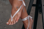 Chaturbate save_the_qween - White ribbons & pointed feet