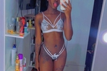 Chaturbate xyomara_brown - Pool